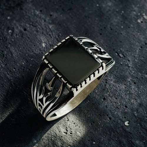 Серебро 925 пробы кольцо 5г оникс 94405 21(р)